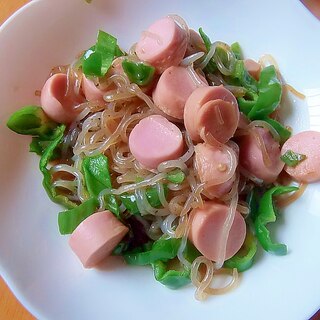 糸コン・ピーマン・魚肉ソーセージの炒め物